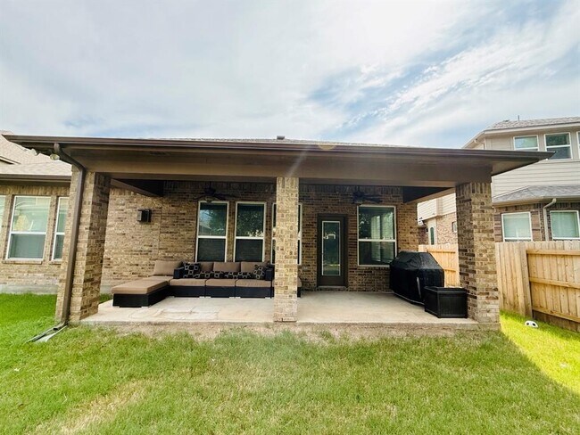 Building Photo - 325 Navigator Dr