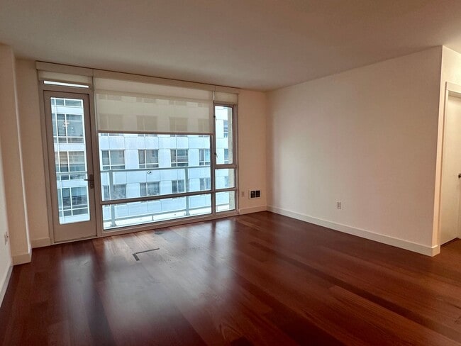 Building Photo - Modern 1 Bedroom Condo in SOMA!