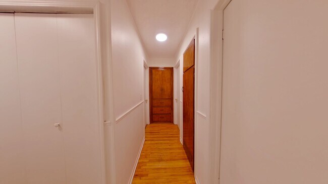 Building Photo - 2215 S Millwood Ave