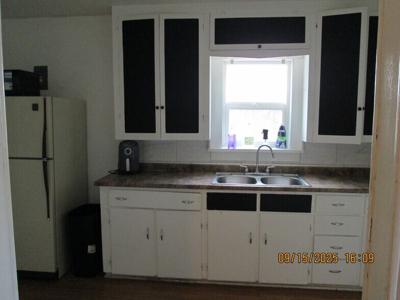 kitchen - 508 College St