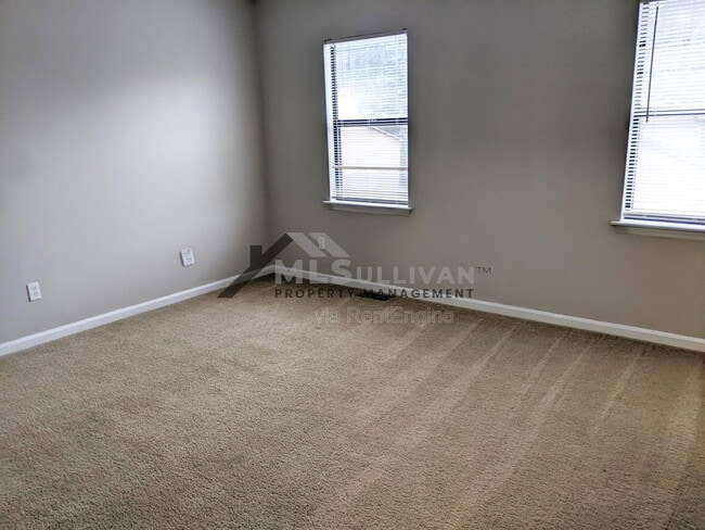 Building Photo - 608 Kendall Dr