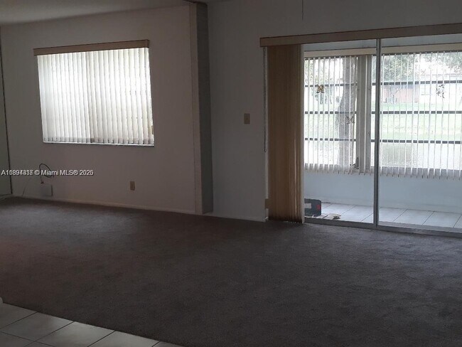 Building Photo - 147 Lake Carol Dr