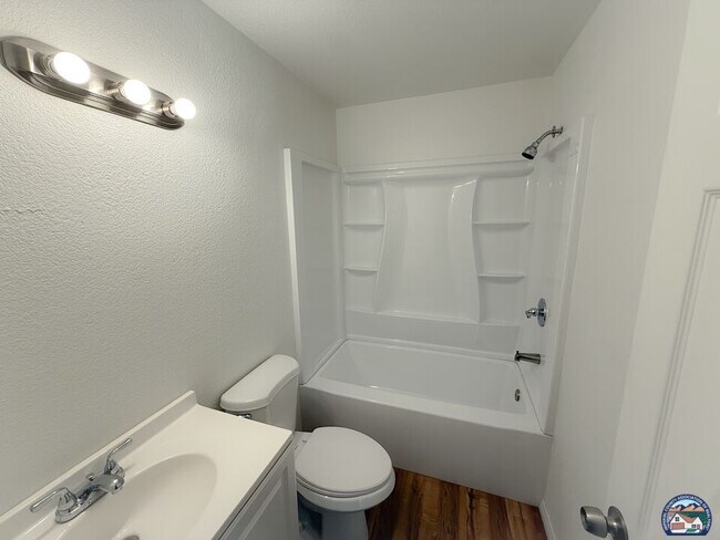 Building Photo - 912 Fourth St