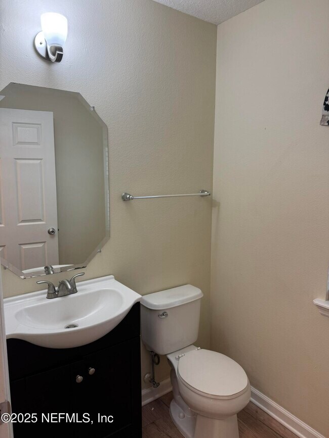 Building Photo - 348 Auburn Oaks Rd E