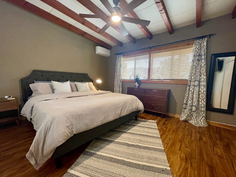 Building Photo - 71590 Juanita Dr