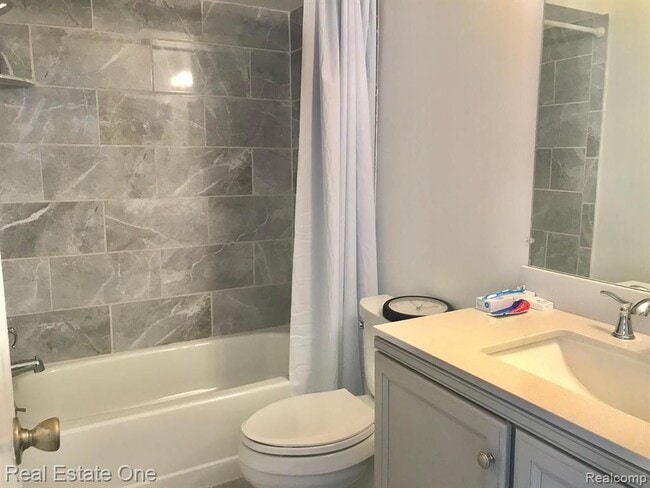 Building Photo - 37147 Evergreen Dr