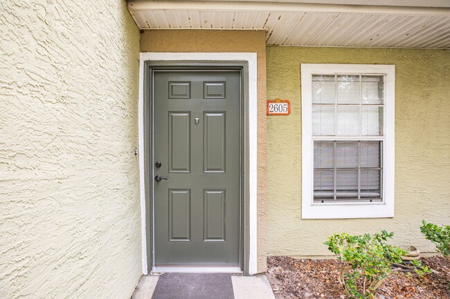 Building Photo - Stunning Condo with Garage