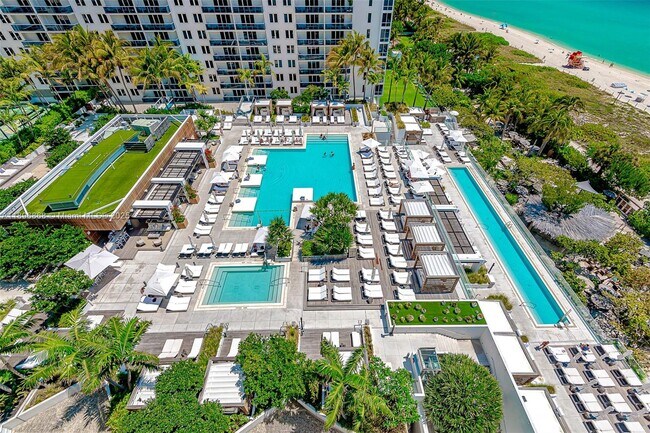 Building Photo - 2301 Collins Ave