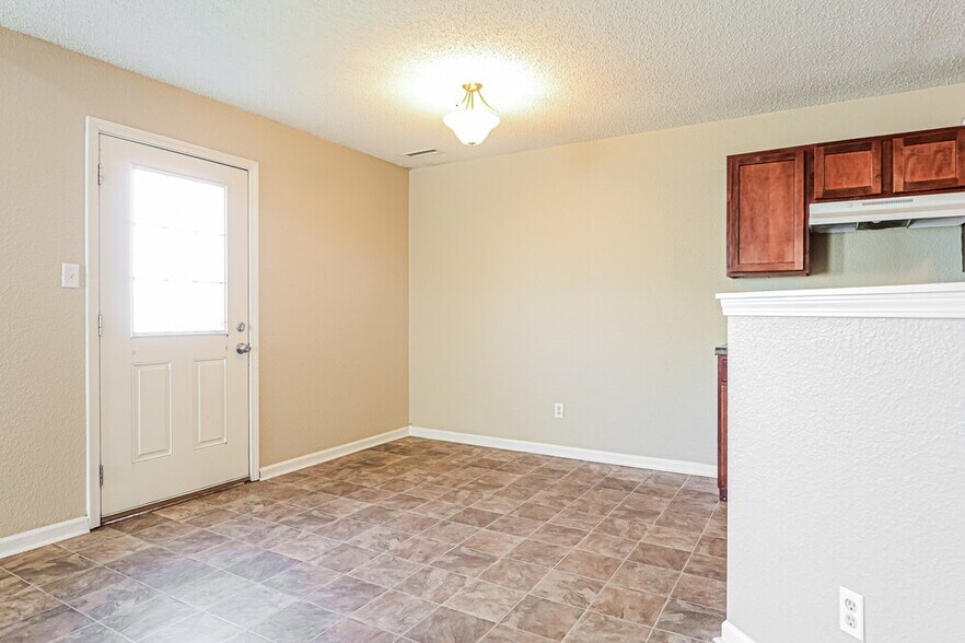 Building Photo - 1240 Cutler Ln