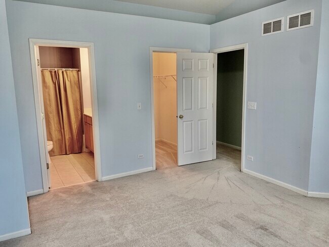 Building Photo - 929 Summit Creek Dr