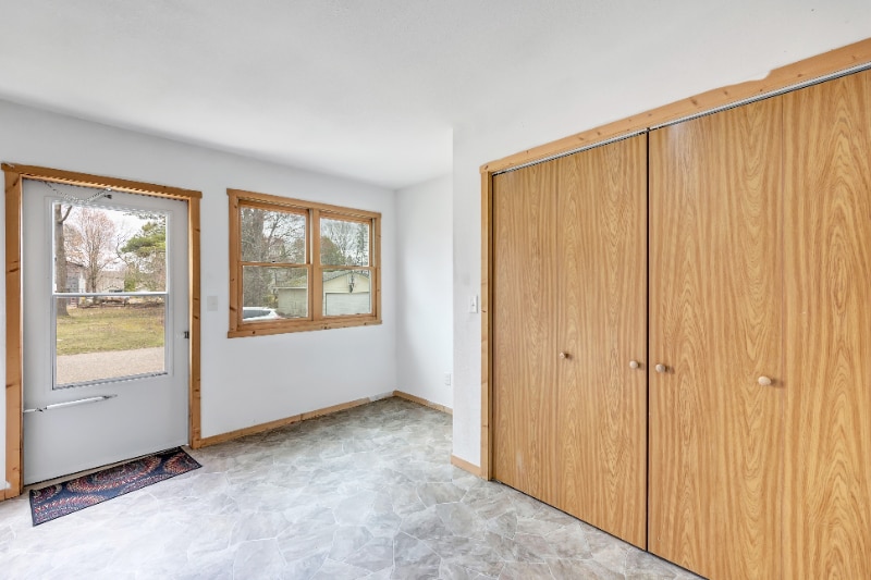 Building Photo - 105 N Metonga Ave