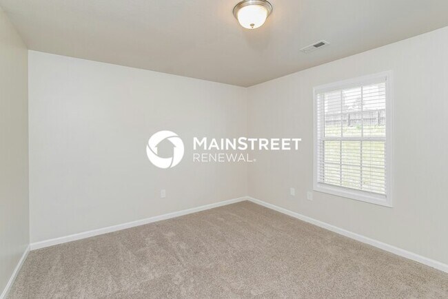 Building Photo - 4 Bedroom Pet-Friendly Home in POWELL, TN with Main Street Renewal