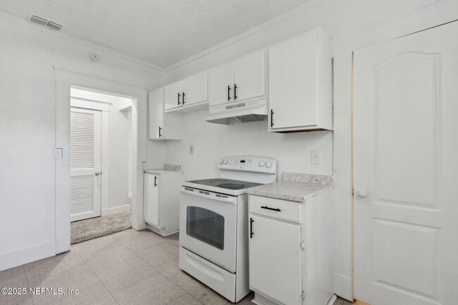 Building Photo - 421 W 18th St