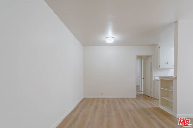 Building Photo - 758 N Hudson Ave