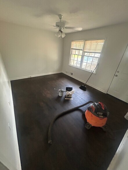 Building Photo - 15 Mona Pl