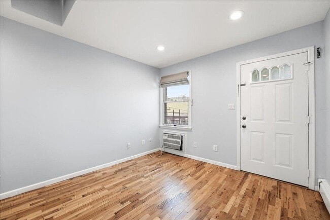 Building Photo - 600 Jefferson St