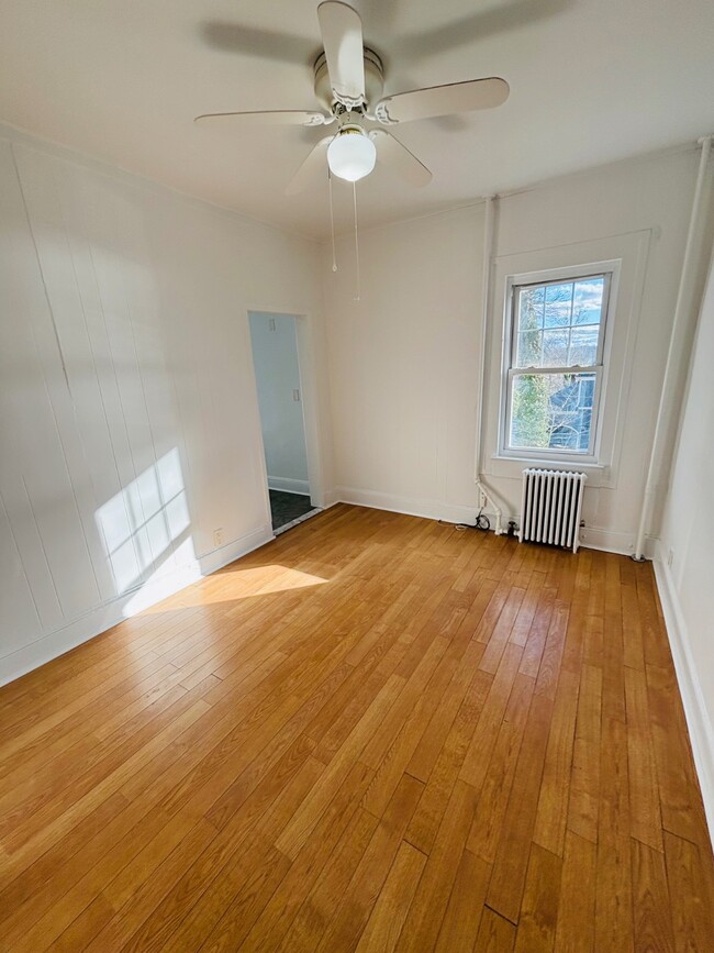 Building Photo - 420 Littleworth Ln