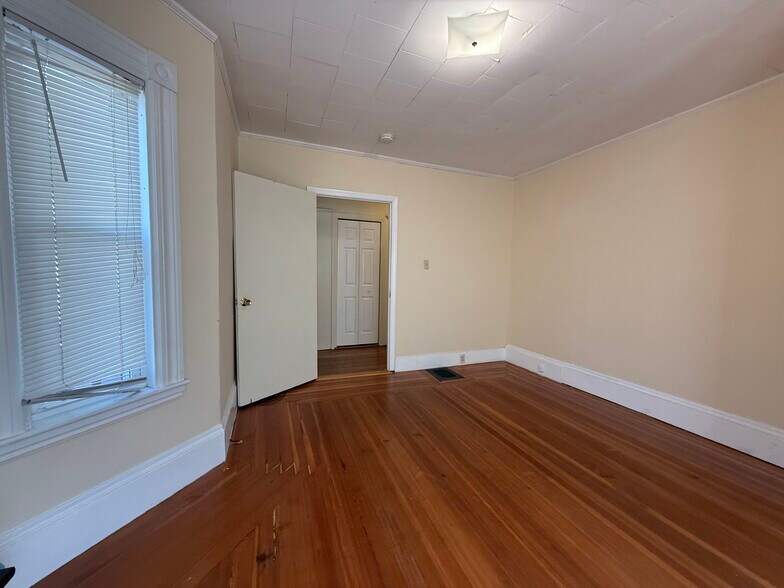 Building Photo - 53 Litchfield St