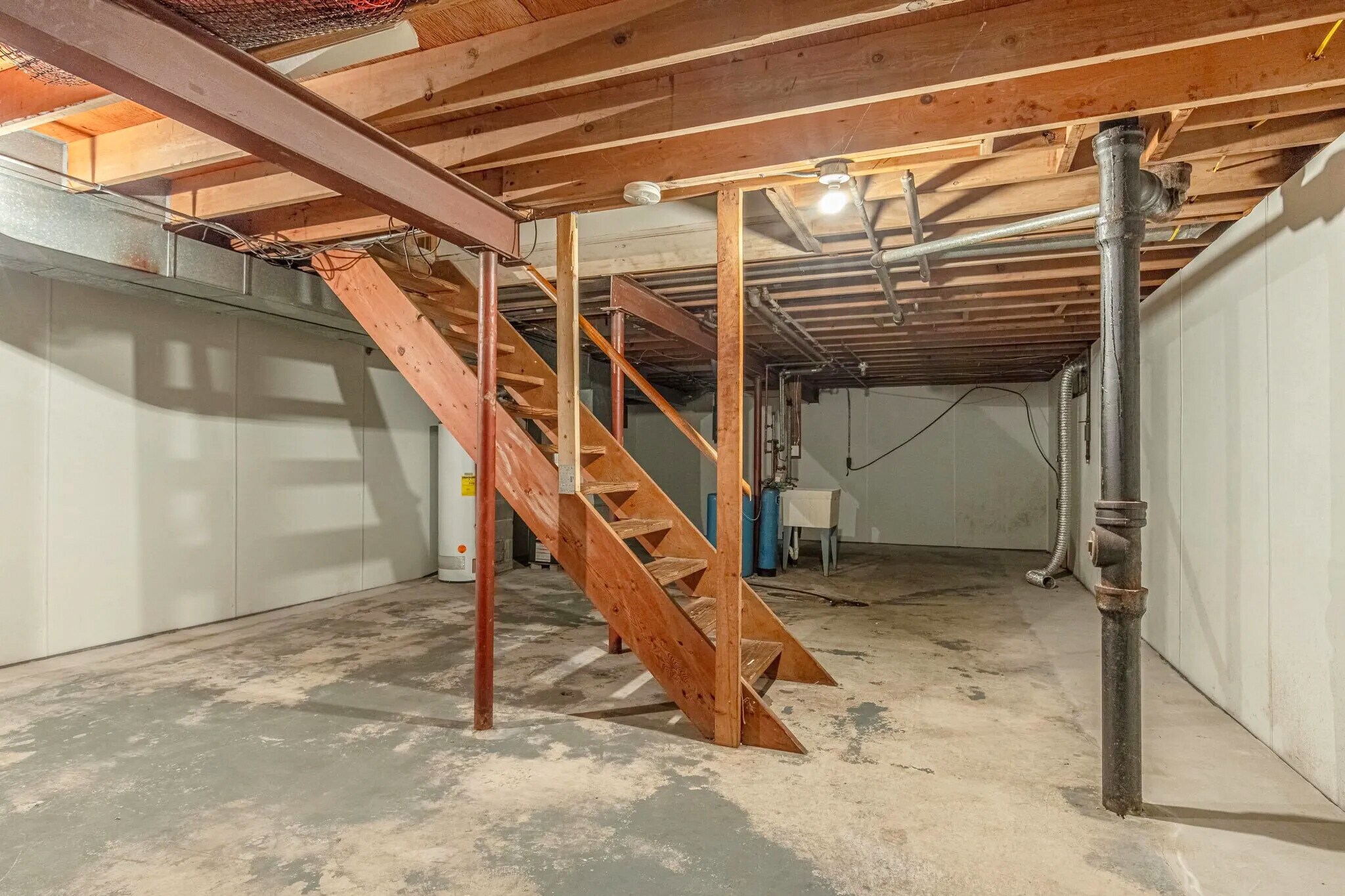 Building Photo - 37 W Klubertanz Dr