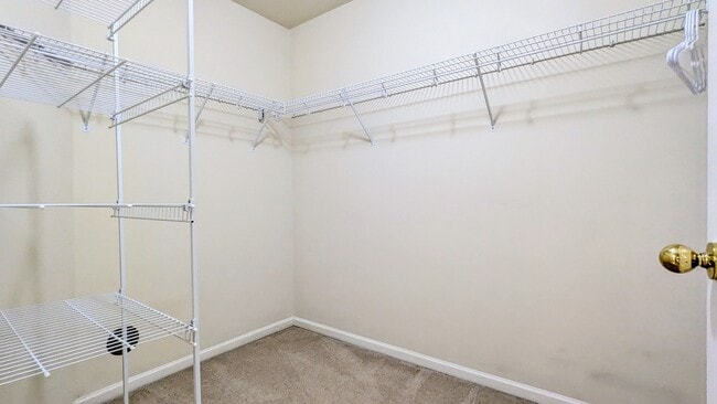 Building Photo - 937 Huntington Dr