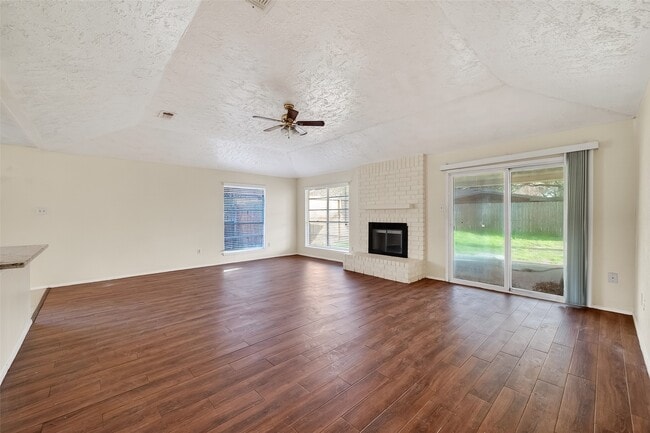 Building Photo - 15811 Pfeiffer Dr