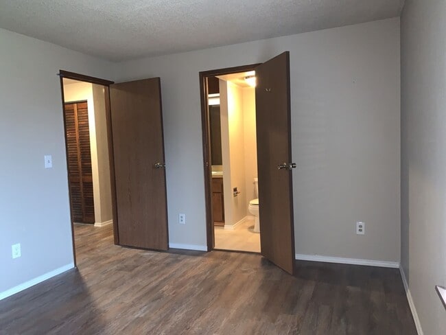 Building Photo - Beautiful 3Bd/1.5 Ba Federal Way Home.