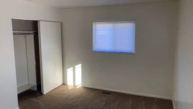 Building Photo - 970 W Alkaline Springs Rd