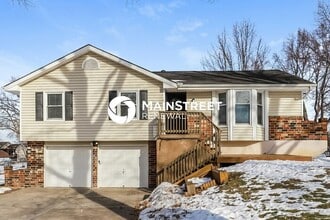 Building Photo - 3 Bedroom Pet-Friendly Home in KANSAS CITY, MO with Main Street Renewal