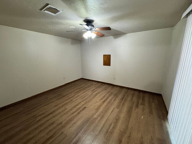 Building Photo - 2 bed 2 bath in Moore schools!