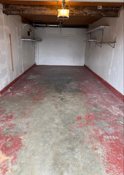 Building Photo - 701 NE 22nd Ave