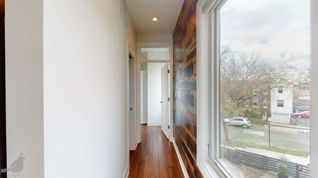 Building Photo - 1103 9th St NE