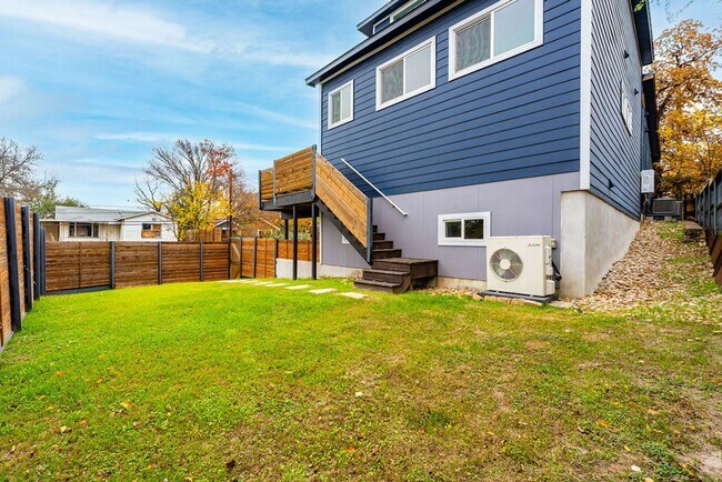 Building Photo - Tip Tier Views at this Beautiful 4 bedroom, 3 bathroom home in Central East Austin!!!