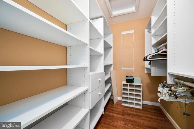 Building Photo - 723 Kings Croft Dr