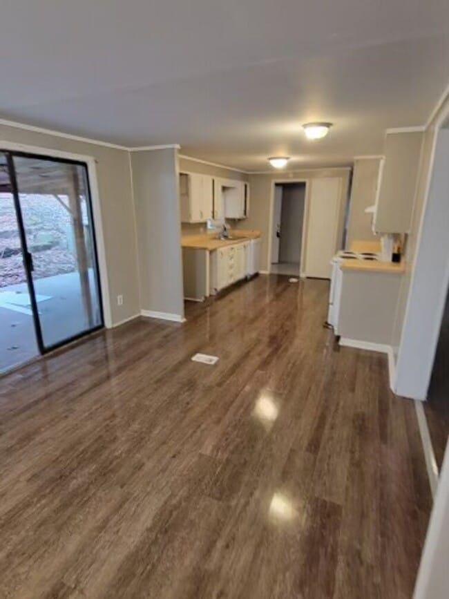 Building Photo - Renovated 3 Bedroom 2 Bath Home for Rent!!
