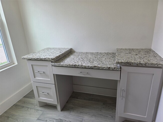 Building Photo - 2142 De Soto St