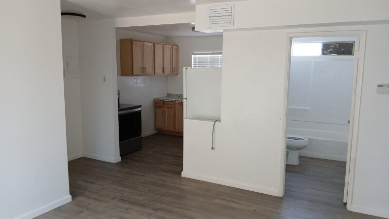 Building Photo - 190 W Alamo St