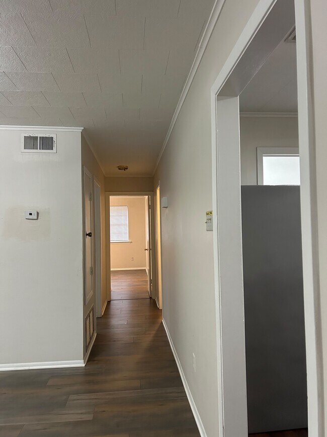 Building Photo - 4634 Belle Dr