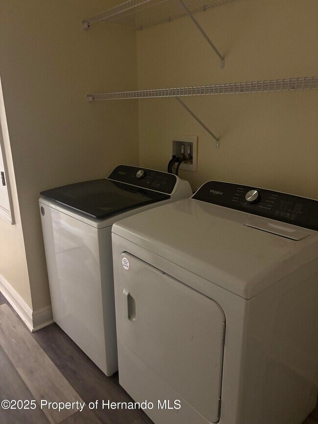 Building Photo - 1159 MacFarlane Ave