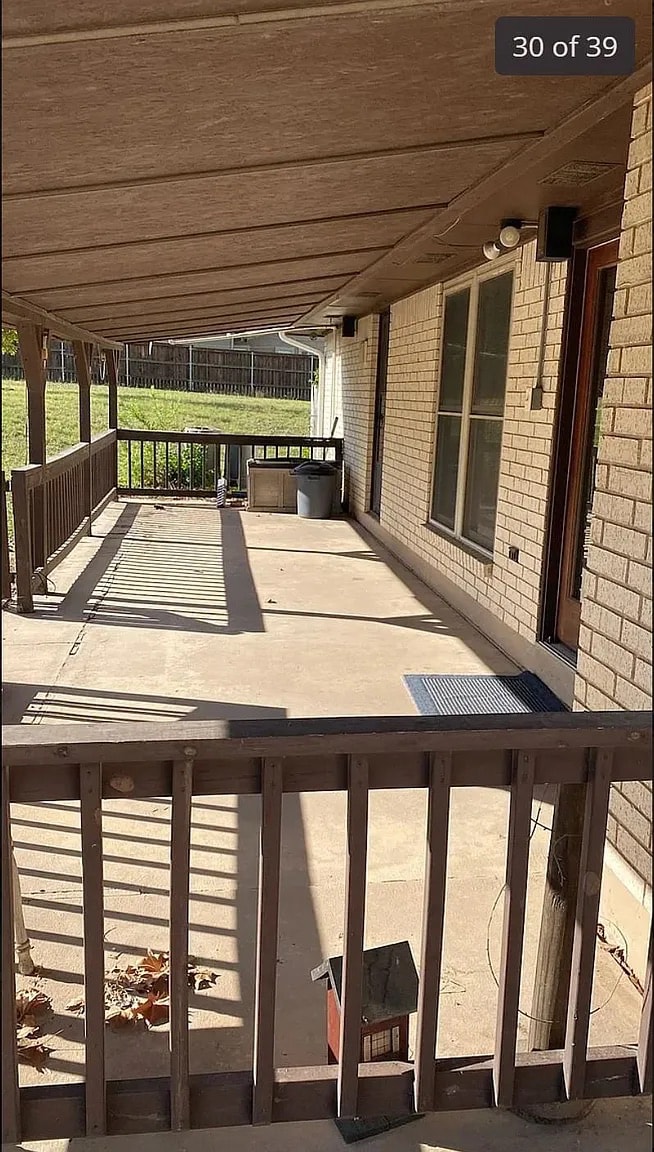 Building Photo - Room in House on Magic Hill Dr