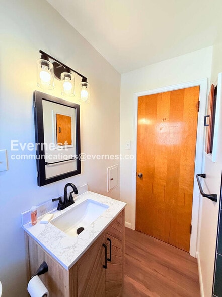 Building Photo - 165 W Baker Ave