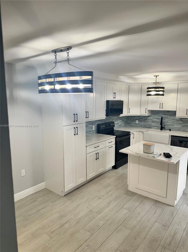 Building Photo - 9156 SW 23rd St