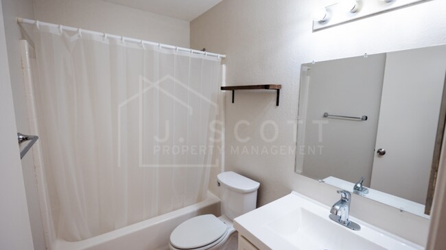 Building Photo - Charming Ahwatukee Home in Gated Community...