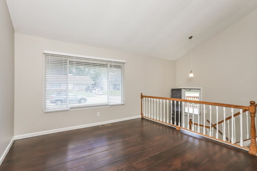 Building Photo - 1690 Woodman Dr