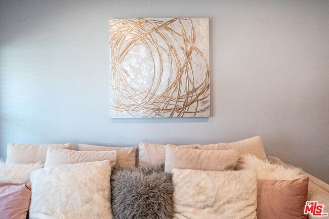 Building Photo - 9001 S 5th Ave