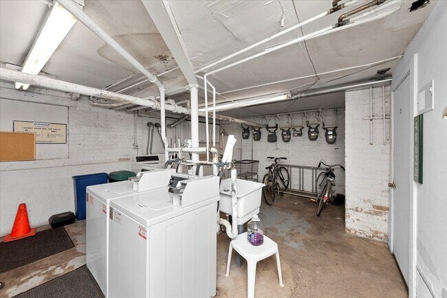 Building Photo - 4862 N Ashland Ave