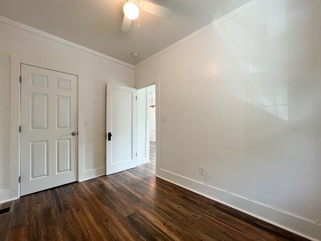 Building Photo - Charming Downtown Napa Cottage with Large Fenced Yard & Ample Parking