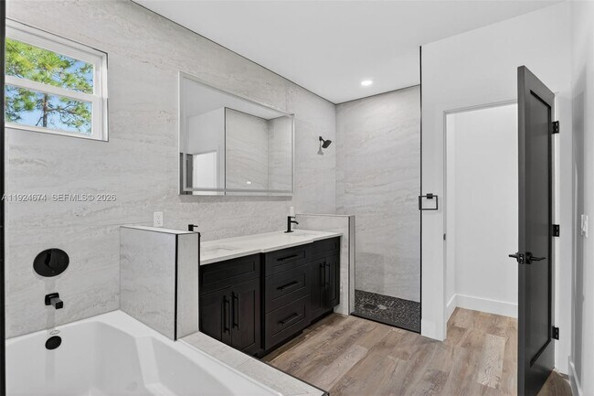 Building Photo - 710 Bedford Point Ave