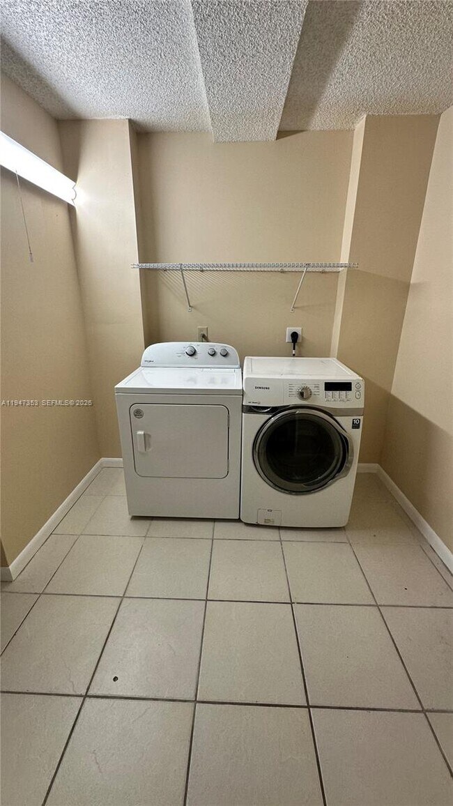 Building Photo - 1520 Whitehall Dr