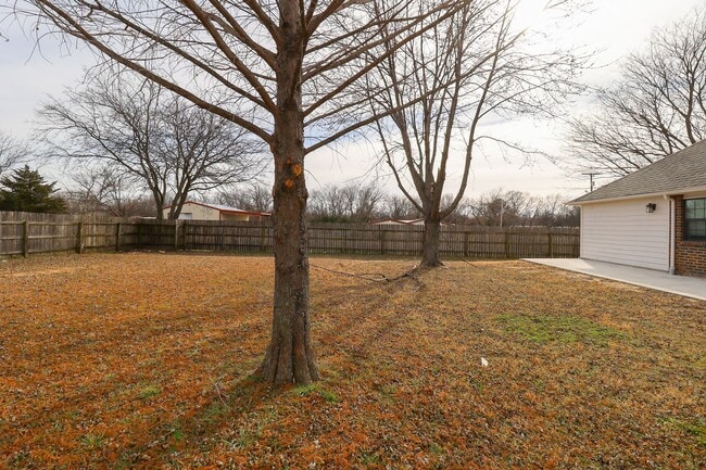 Building Photo - 4 Bed | 2 Bath in East Tulsa!