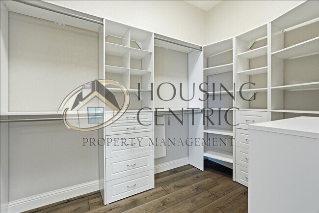 Building Photo - Executive Gated Rental with Stunning Views & Solar!